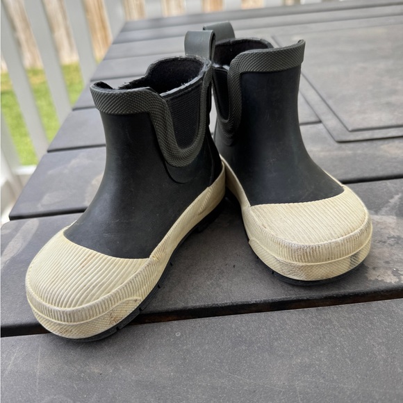 Western Chief Black and Cream Kids Boots - Picture 1 of 4